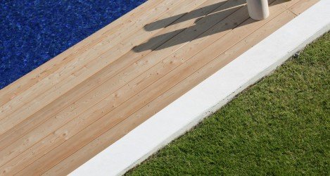 Silverwood - Lames de terrasse curve en Mélèze 27 x 135 - Longueur 4m